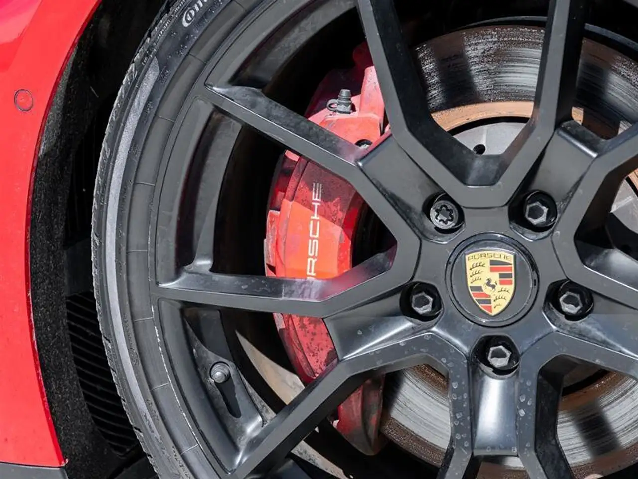 Porsche Taycan снимка Porsche Taycan