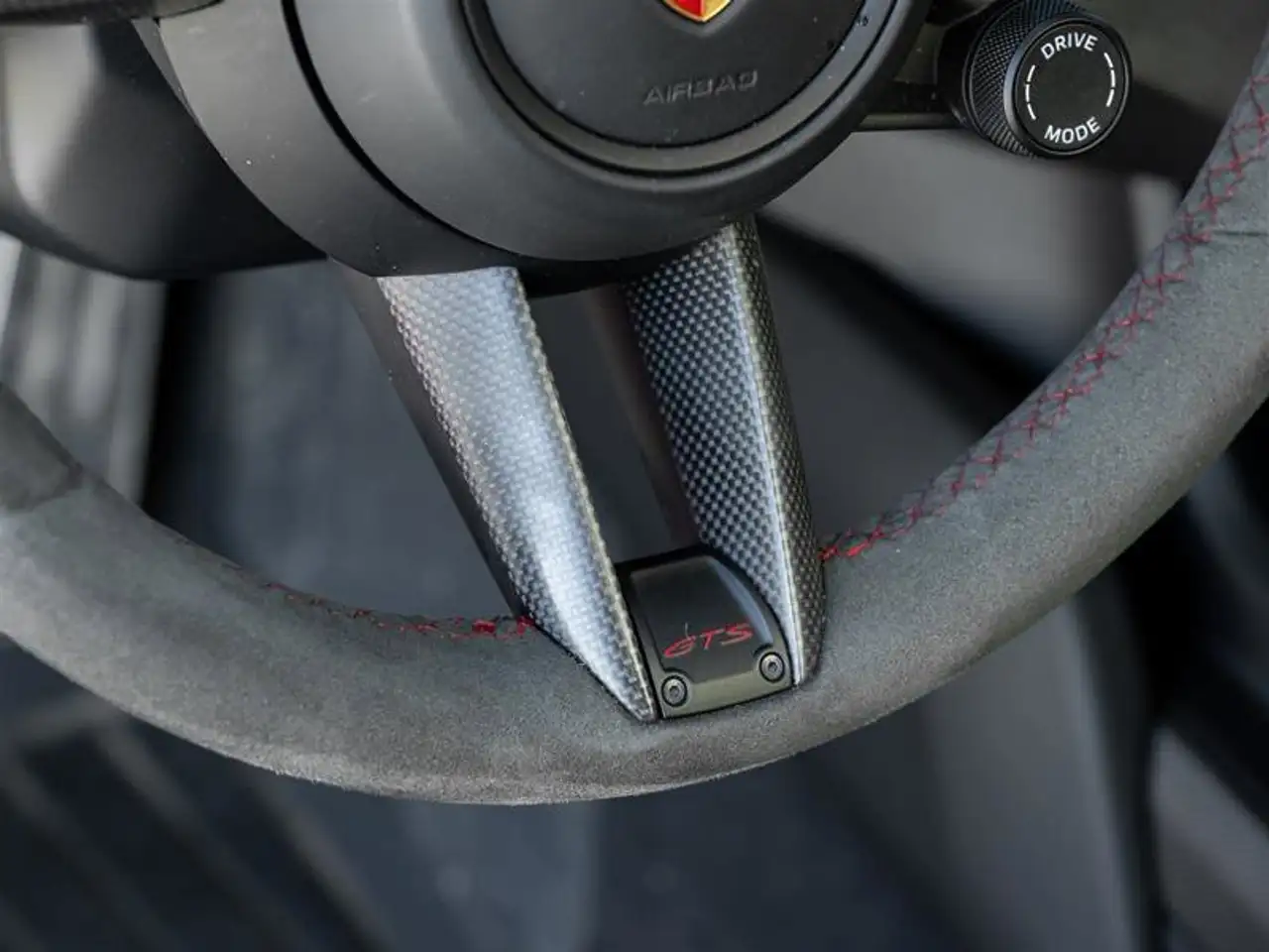 Porsche Taycan снимка Porsche Taycan