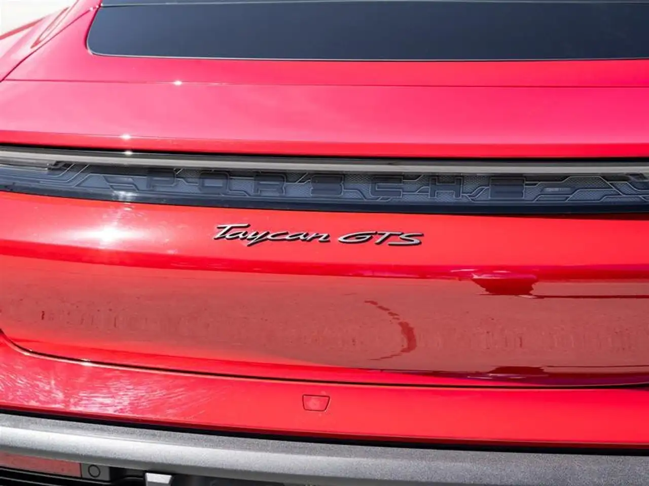 Porsche Taycan снимка Porsche Taycan