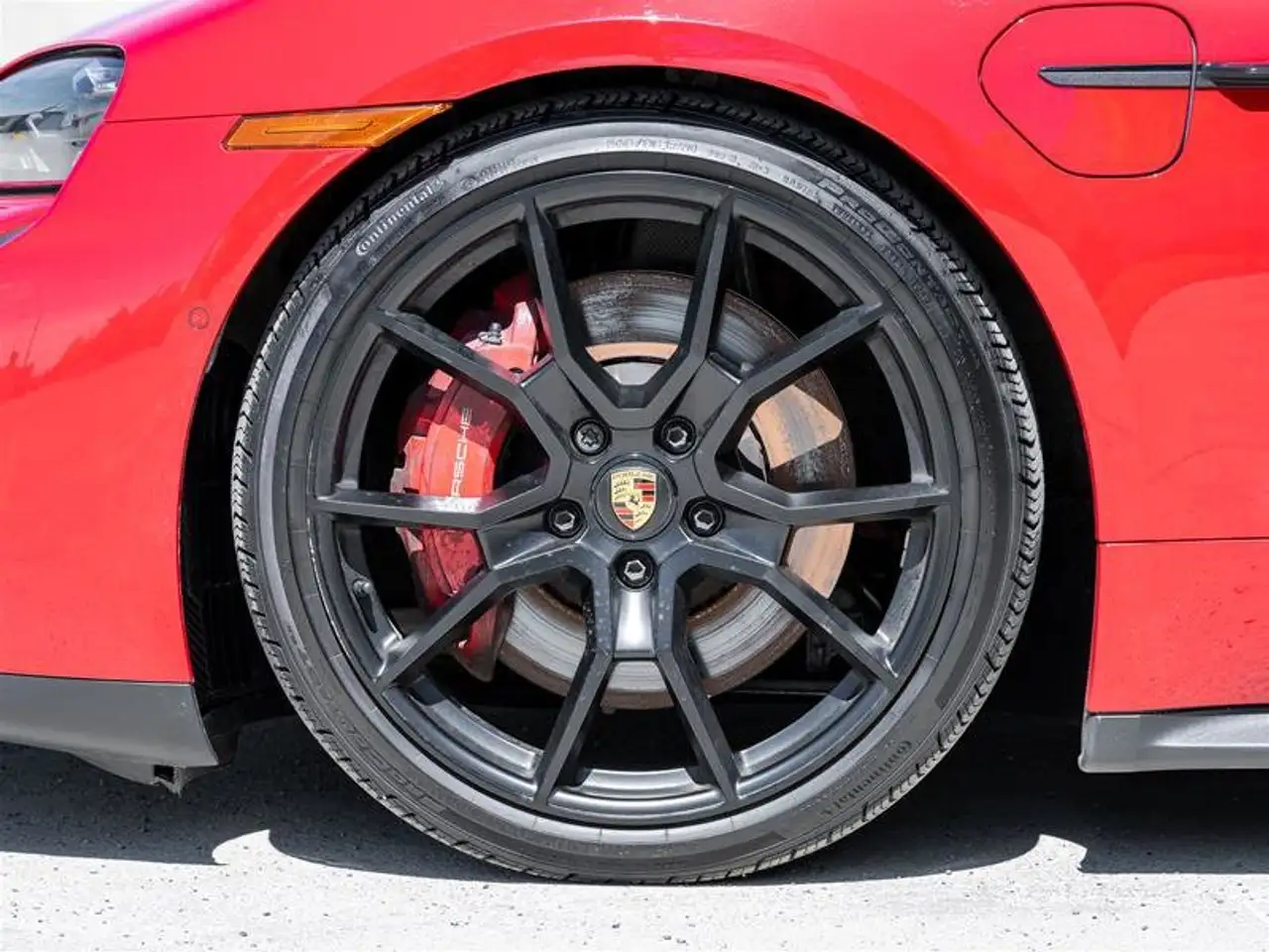 Porsche Taycan снимка Porsche Taycan
