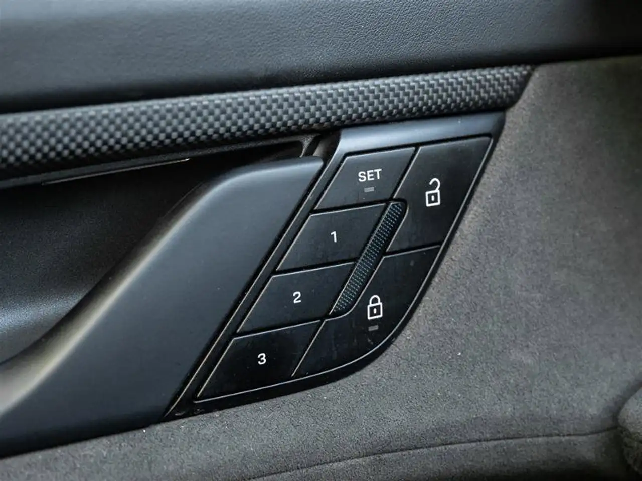 Porsche Taycan снимка Porsche Taycan