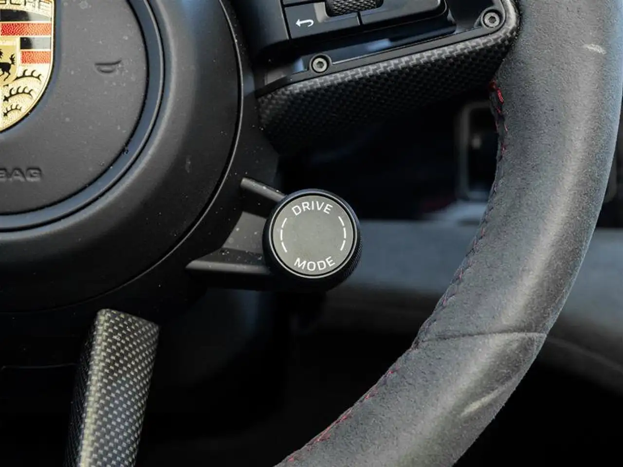 Porsche Taycan снимка Porsche Taycan
