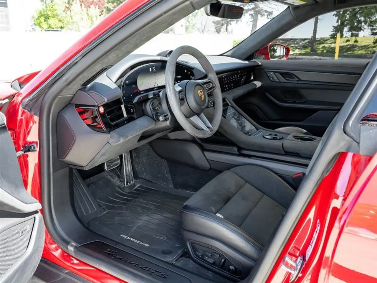 Porsche Taycan снимка Porsche Taycan