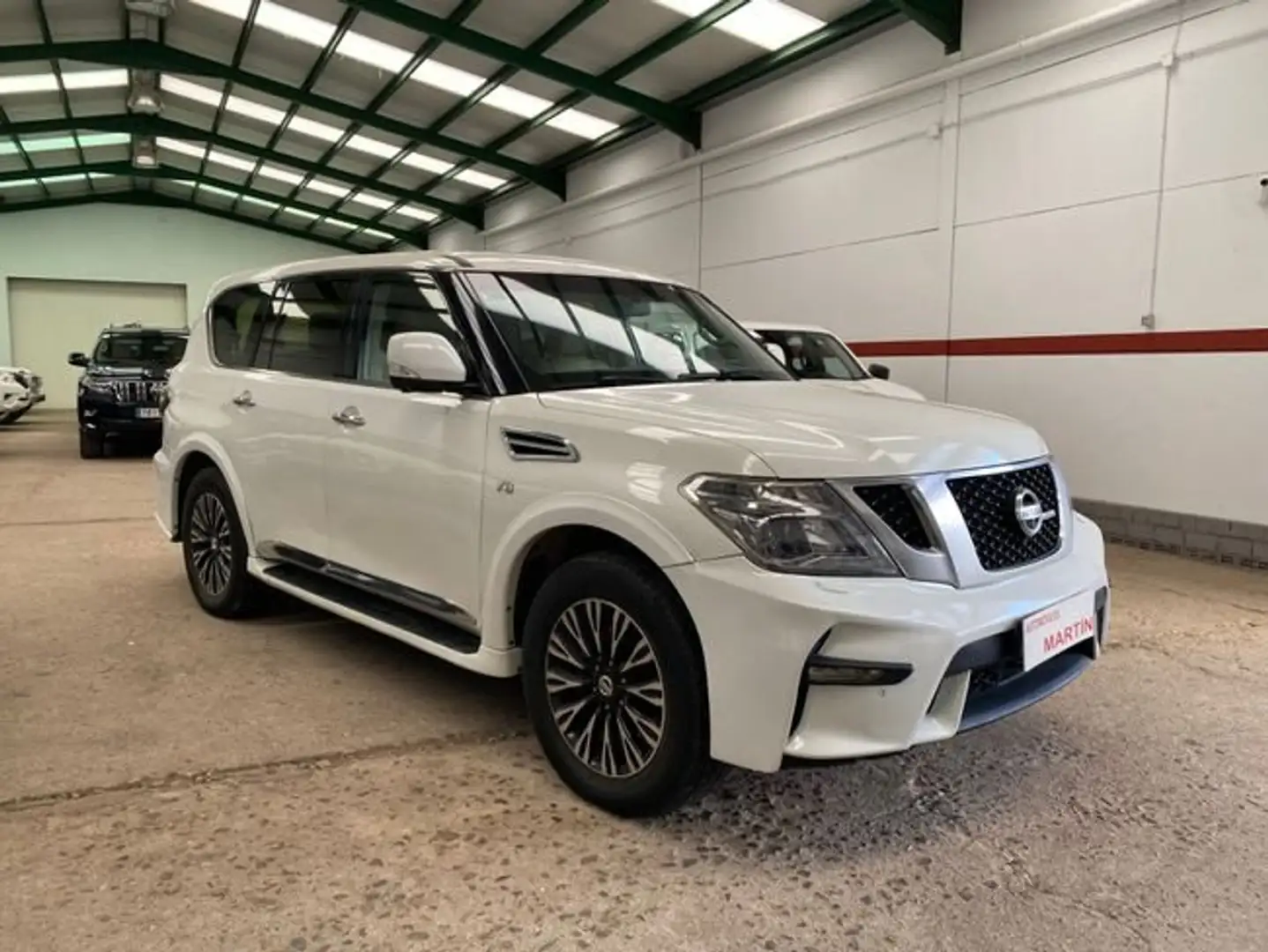 Nissan Patrol 2010 Beige - 1