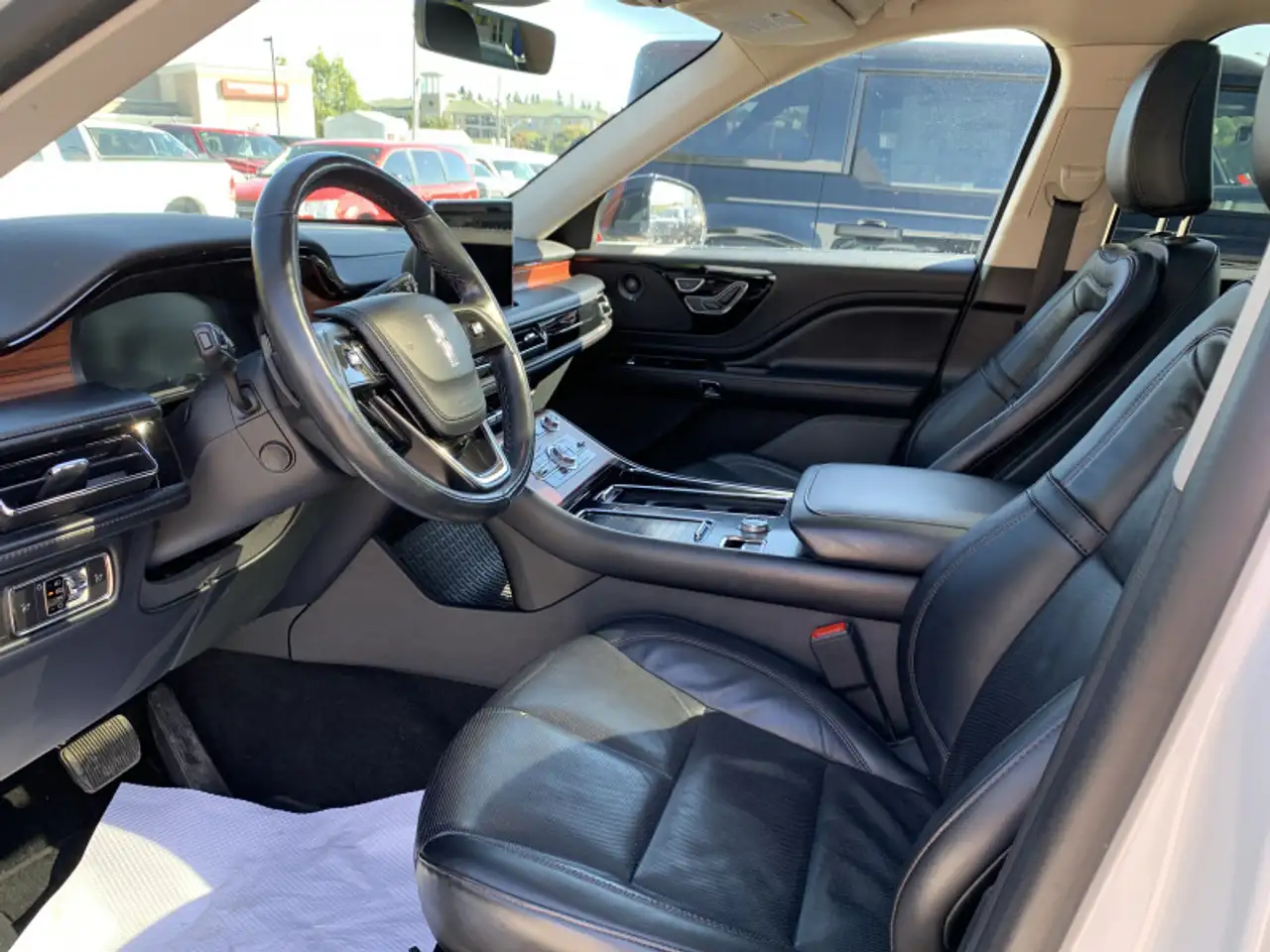 Lincoln Aviator снимка Lincoln Aviator
