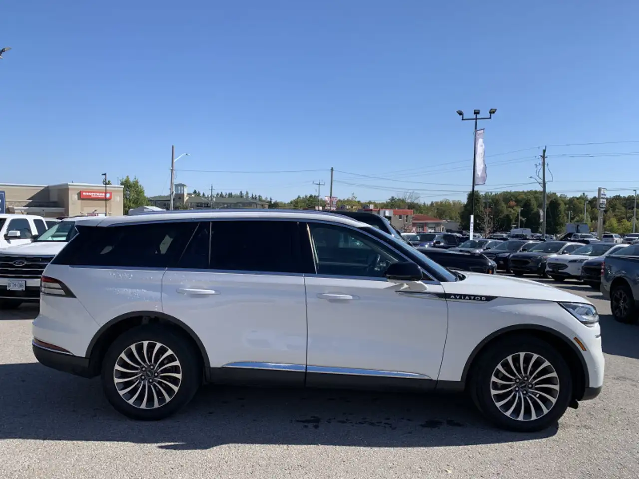 Lincoln Aviator снимка Lincoln Aviator