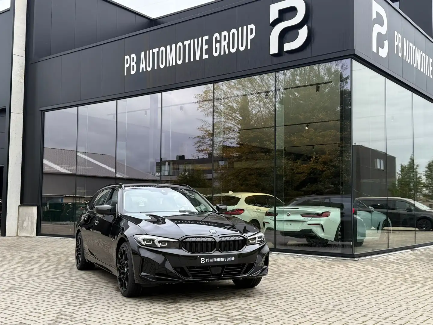 BMW 330 H&K-Head Up-Cam-ACC-Xdrive-Curved Display-Facelift Zwart - 1