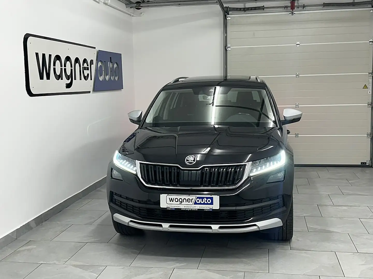 Skoda Kodiaq 2,0 TDI SCR 4x4 Scout DSG.LED/ACC/Navi/Pano/el.... Schwarz - 1