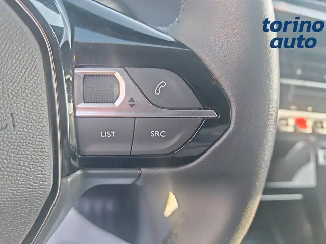 Peugeot 208 view 13
