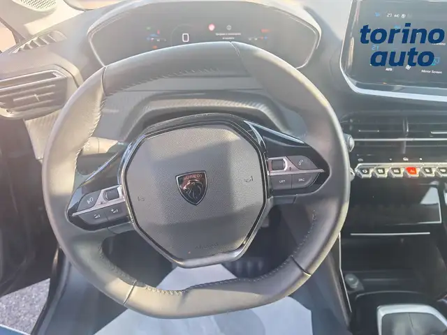 Peugeot 208 view 10