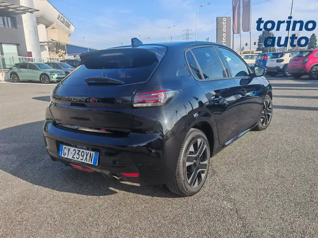 Peugeot 208 view 4