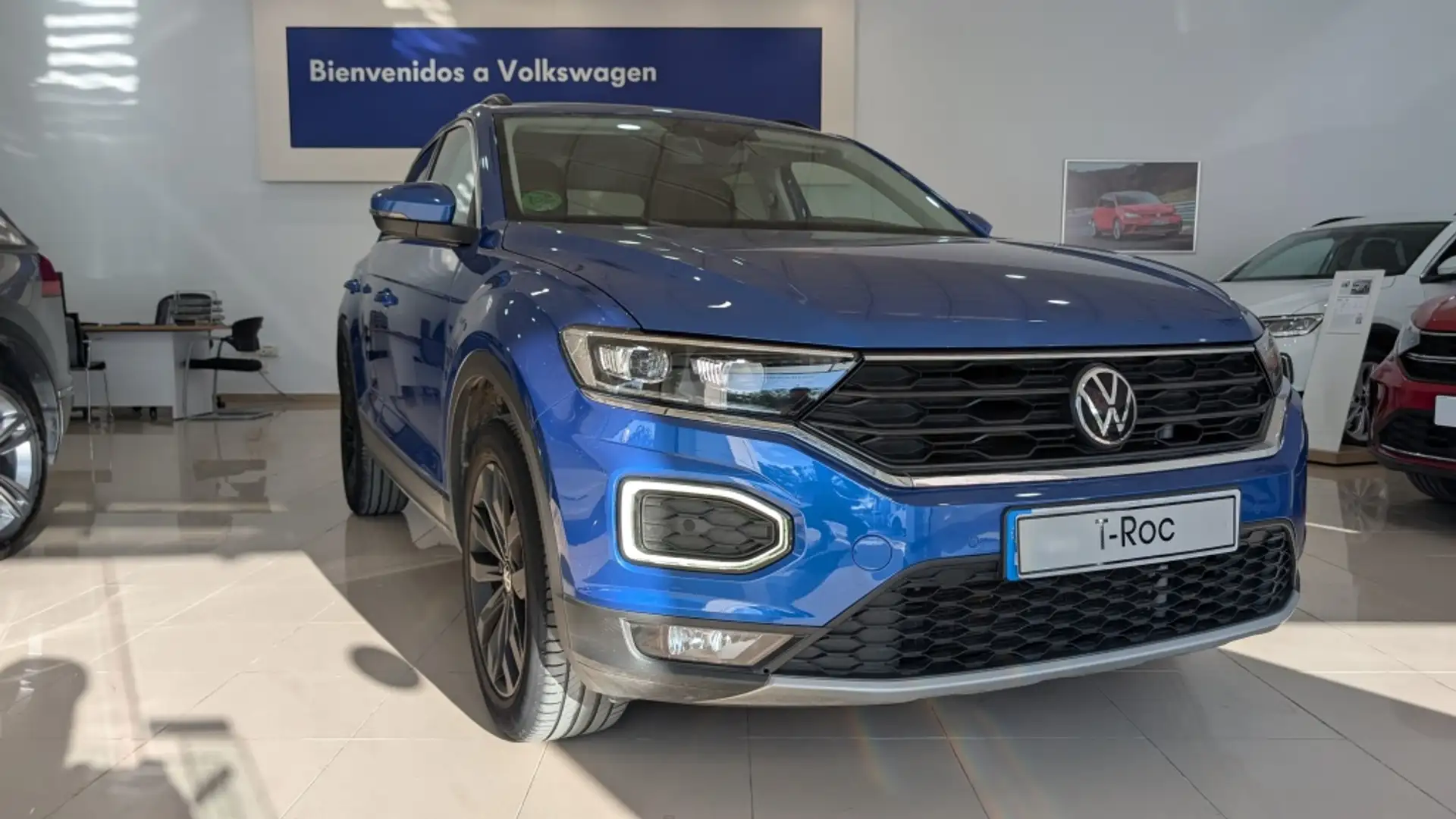 Volkswagen T-Roc 1.0 TSI Advance 81kW Bleu - 1