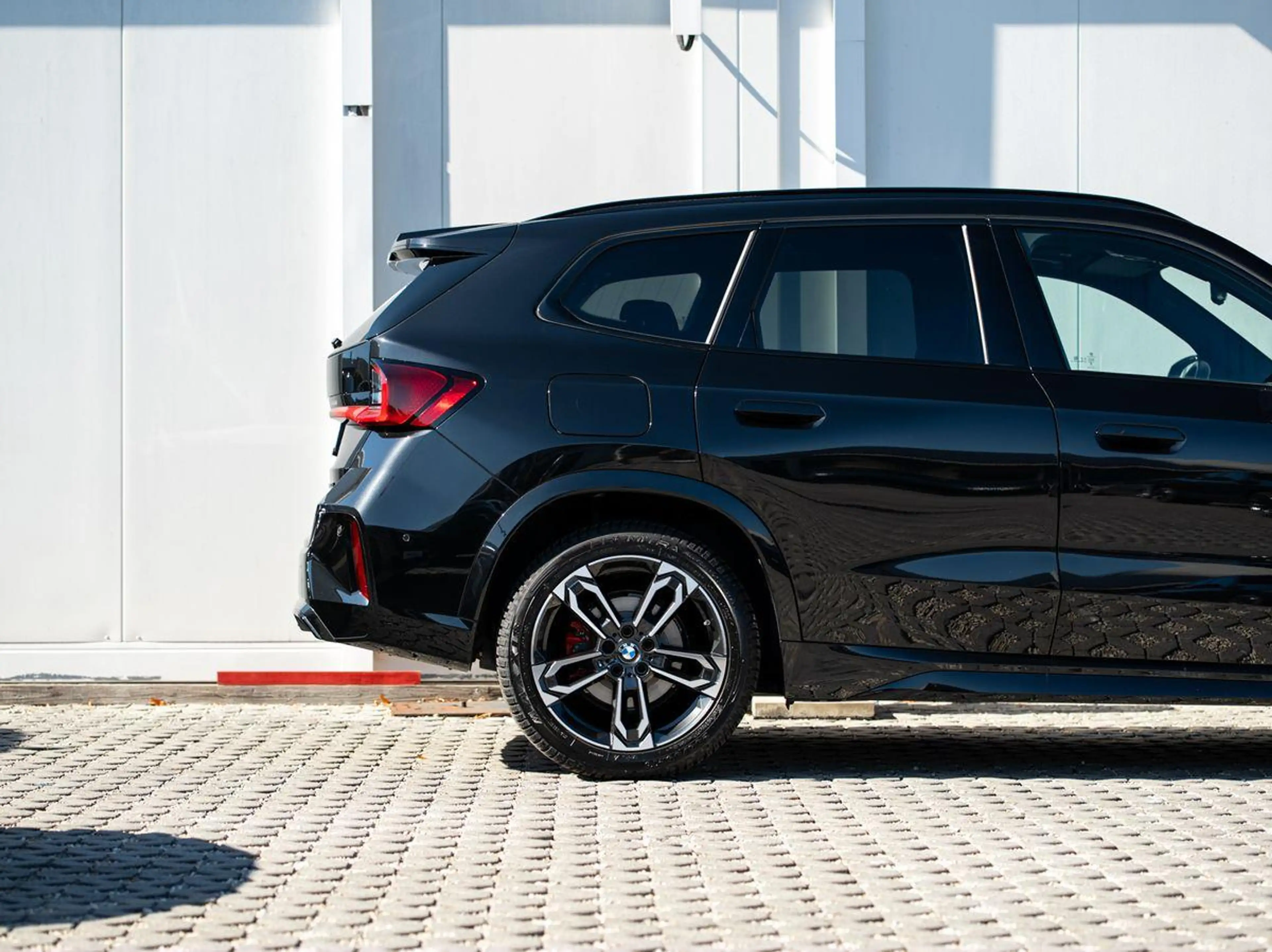 BMW X1 xDrive20d M-Sport PRO AHK PANO ACC HuD eSitze — photo 6