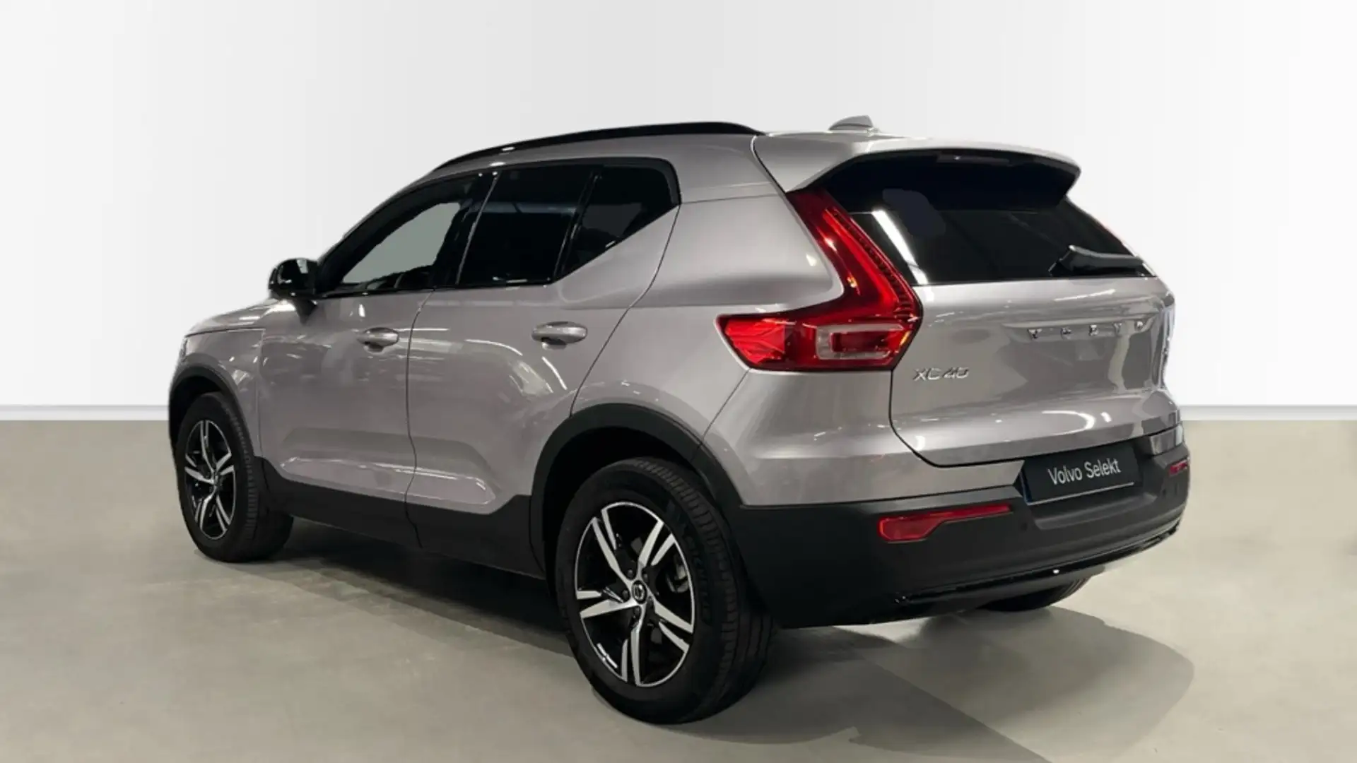 Volvo XC40 2.0 B3 MHEV PLUS DARK DCT 163 5P - 2