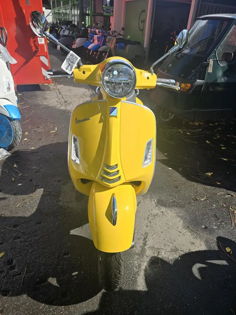 Vespa GTS 125 ABS LED TÜV 07/27 Jaune - 1