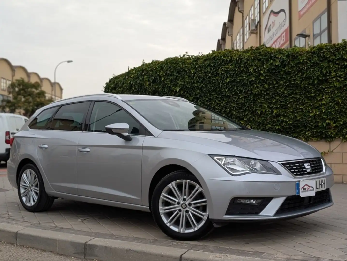 SEAT Leon ST 1.5 TGI GNC S&S Xcellence DSG7 130 Gris - 1