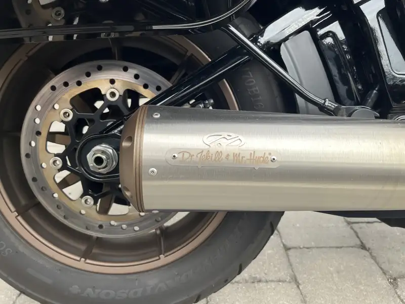 Harley-Davidson Lowrider ST - foto 4