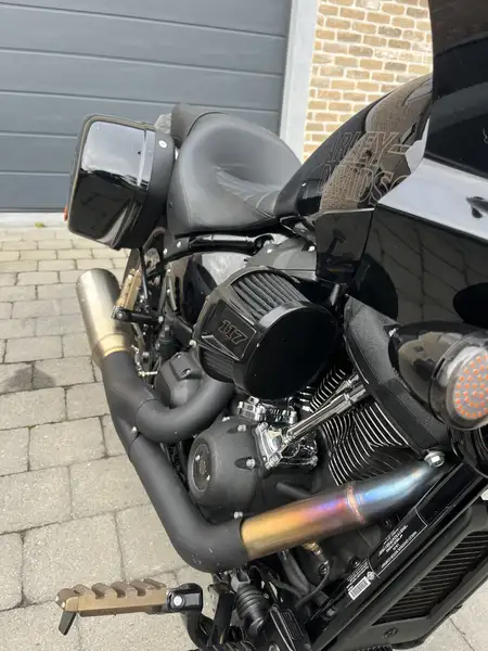 Harley-Davidson Lowrider ST - foto 6