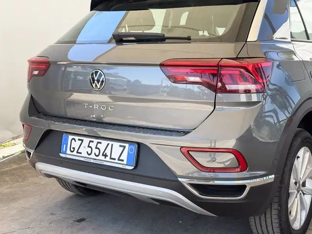 Volkswagen T-Roc view 18