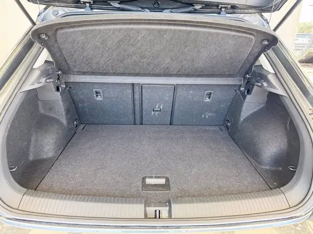 Volkswagen T-Roc view 12