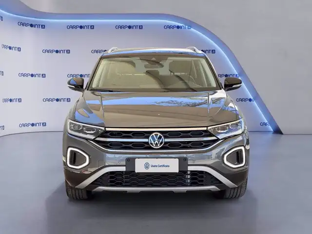 Volkswagen T-Roc view 3