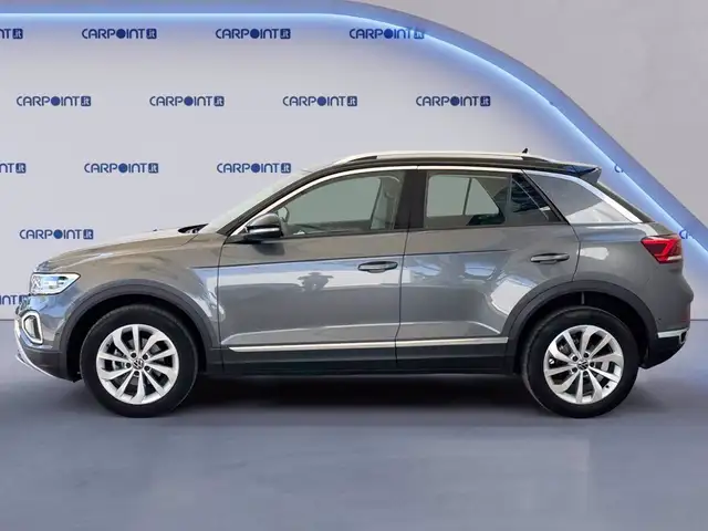 Volkswagen T-Roc view 4