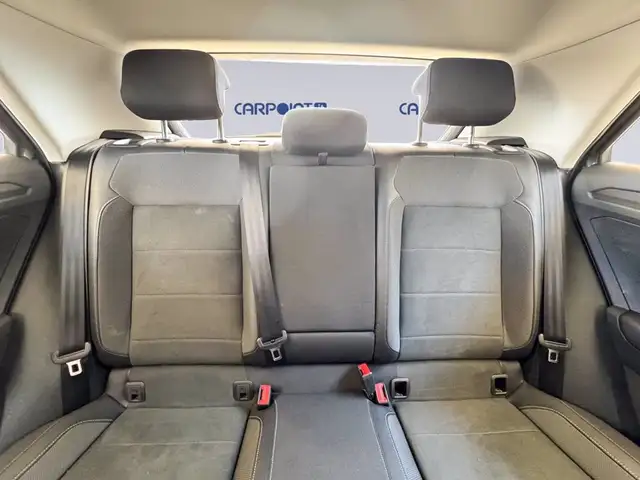 Volkswagen T-Roc view 10