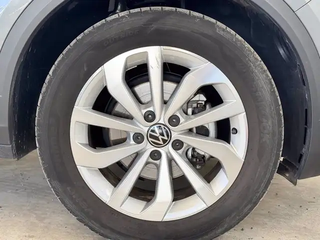 Volkswagen T-Roc view 15