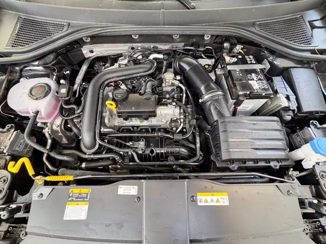 Volkswagen T-Roc view 13