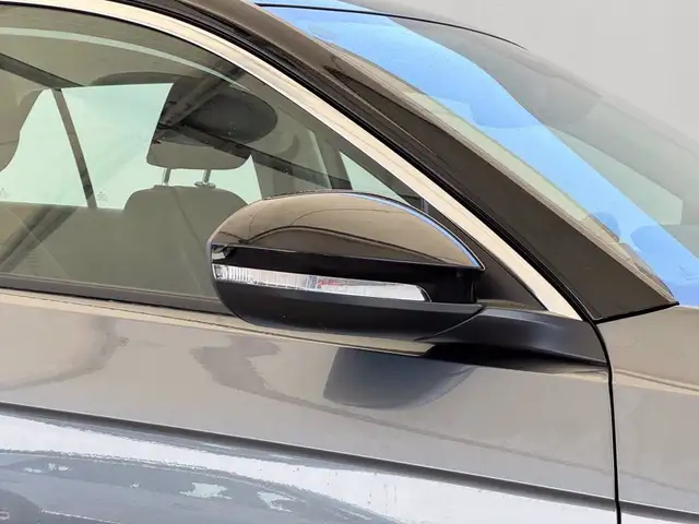 Volkswagen T-Roc view 16