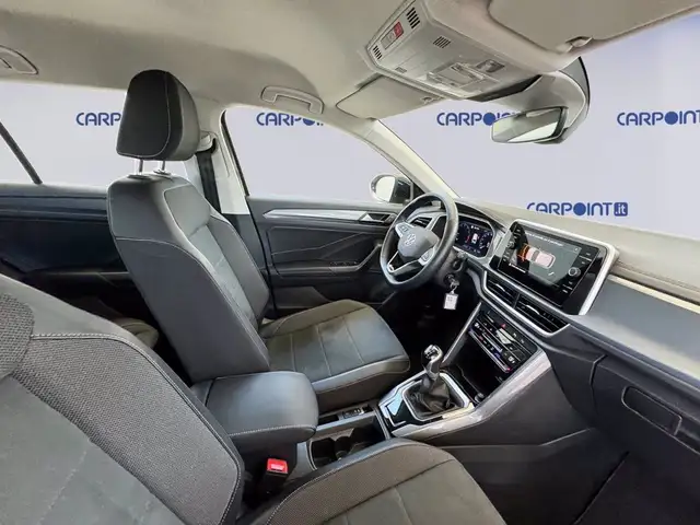 Volkswagen T-Roc view 7