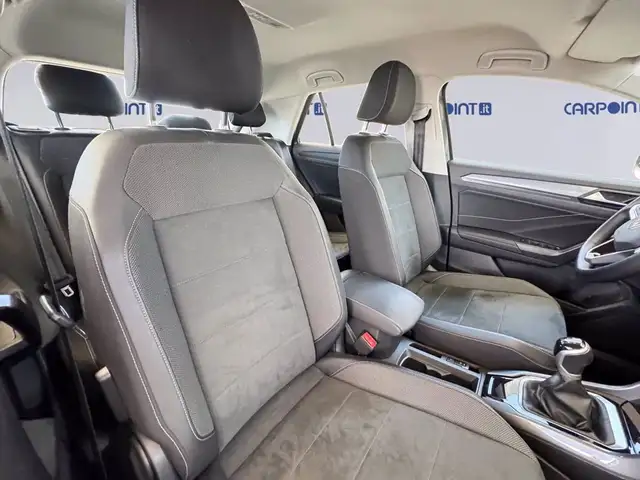 Volkswagen T-Roc view 8
