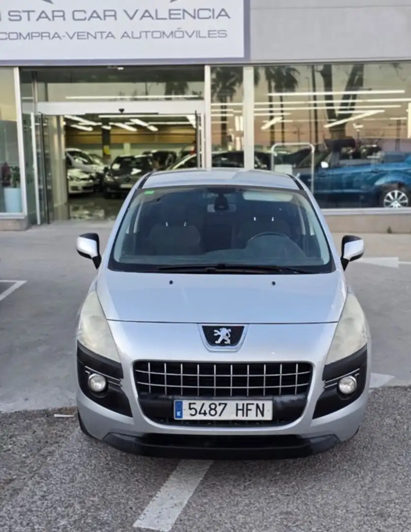 Peugeot 3008 1.6HDI FAP Active 110 Gris - 1
