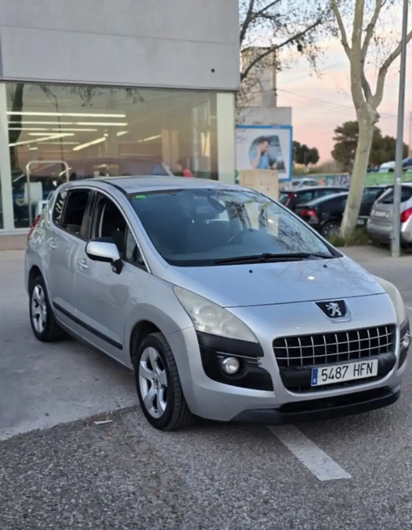 Peugeot 3008 1.6HDI FAP Active 110 Gris - 2