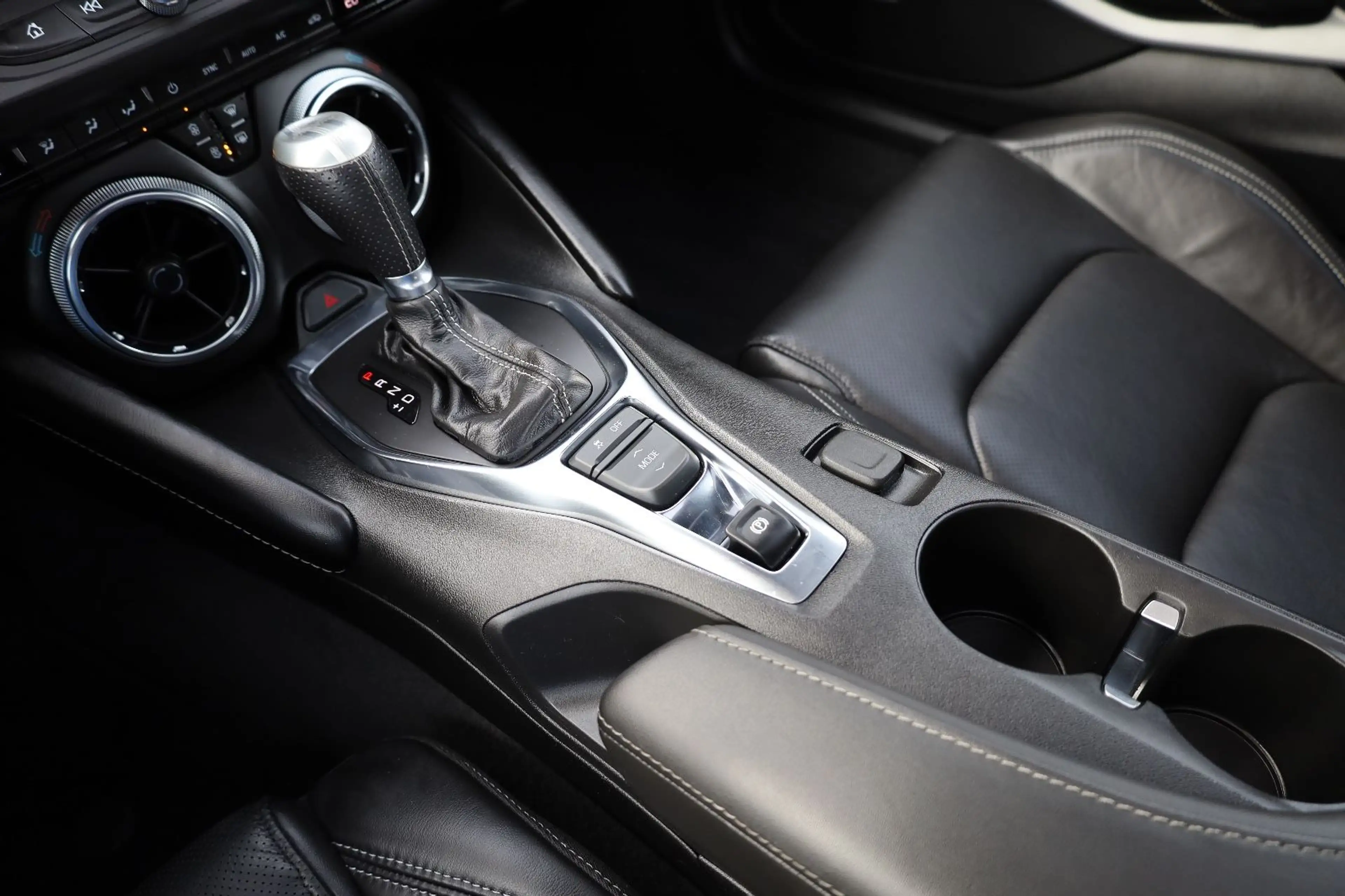 Chevrolet Camaro 3.6 V6 2LT/SHZ/SBL/BOSÉ/WIFI/KAMERA/R20 — photo 14