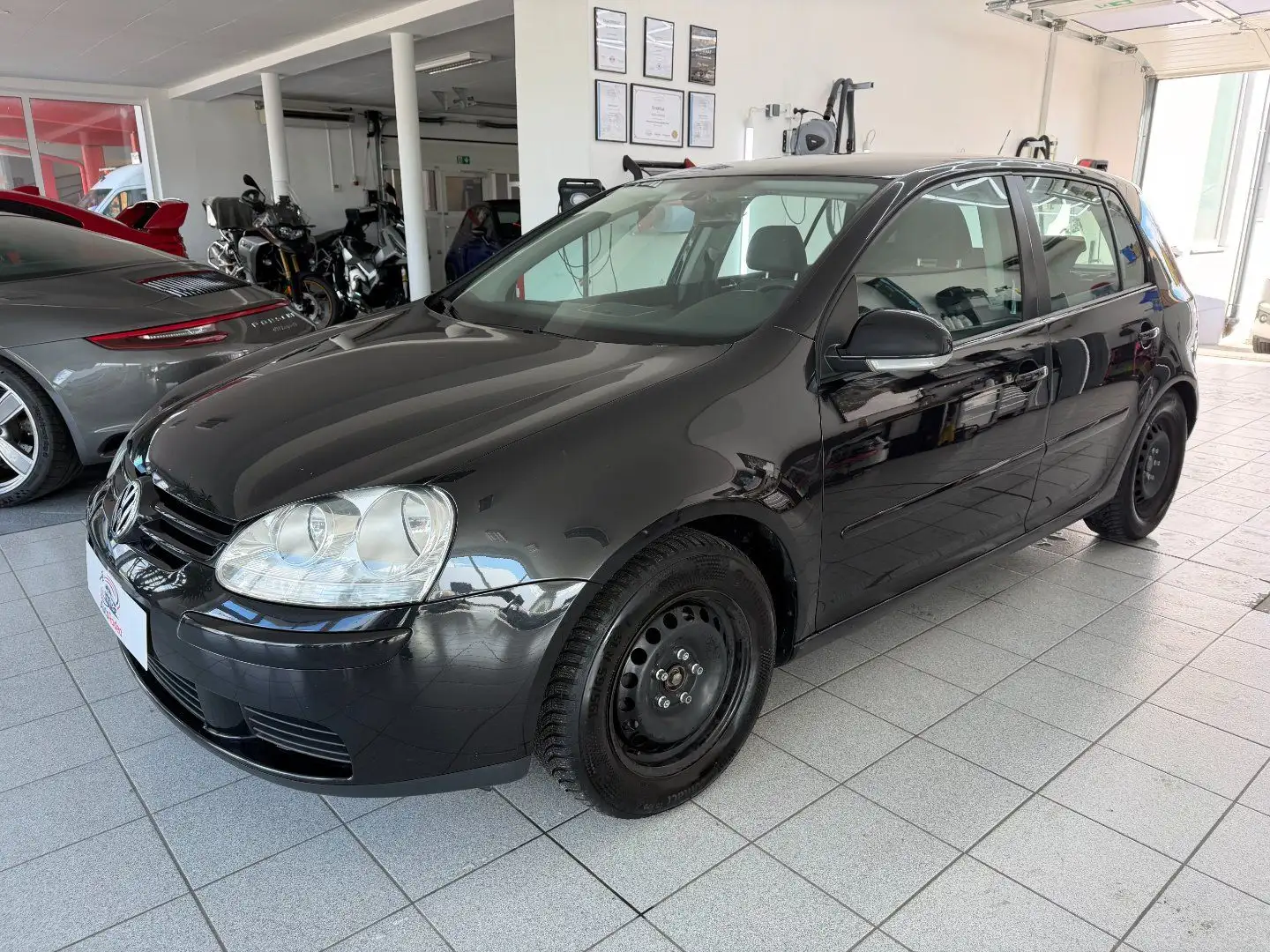 Volkswagen Golf V 1.9 TDI D-PF Comfortline Schwarz - 1