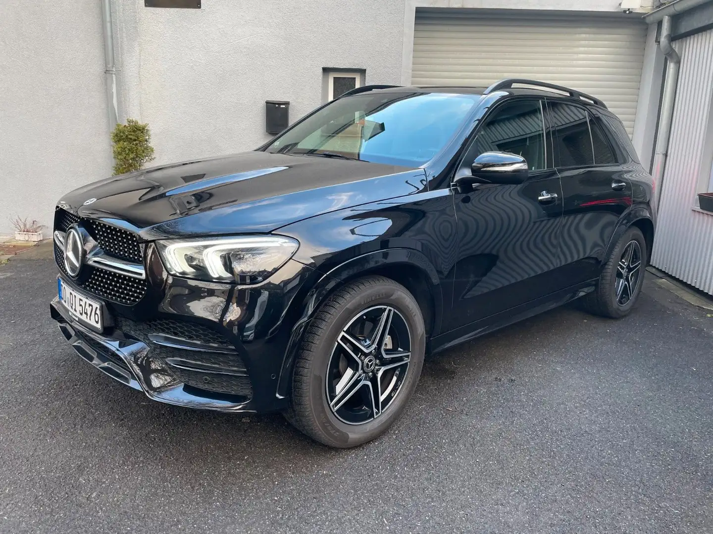 Mercedes-Benz GLE 300 d 4Matic AMG Panorama Navi Leder ACC AHK Schwarz - 2