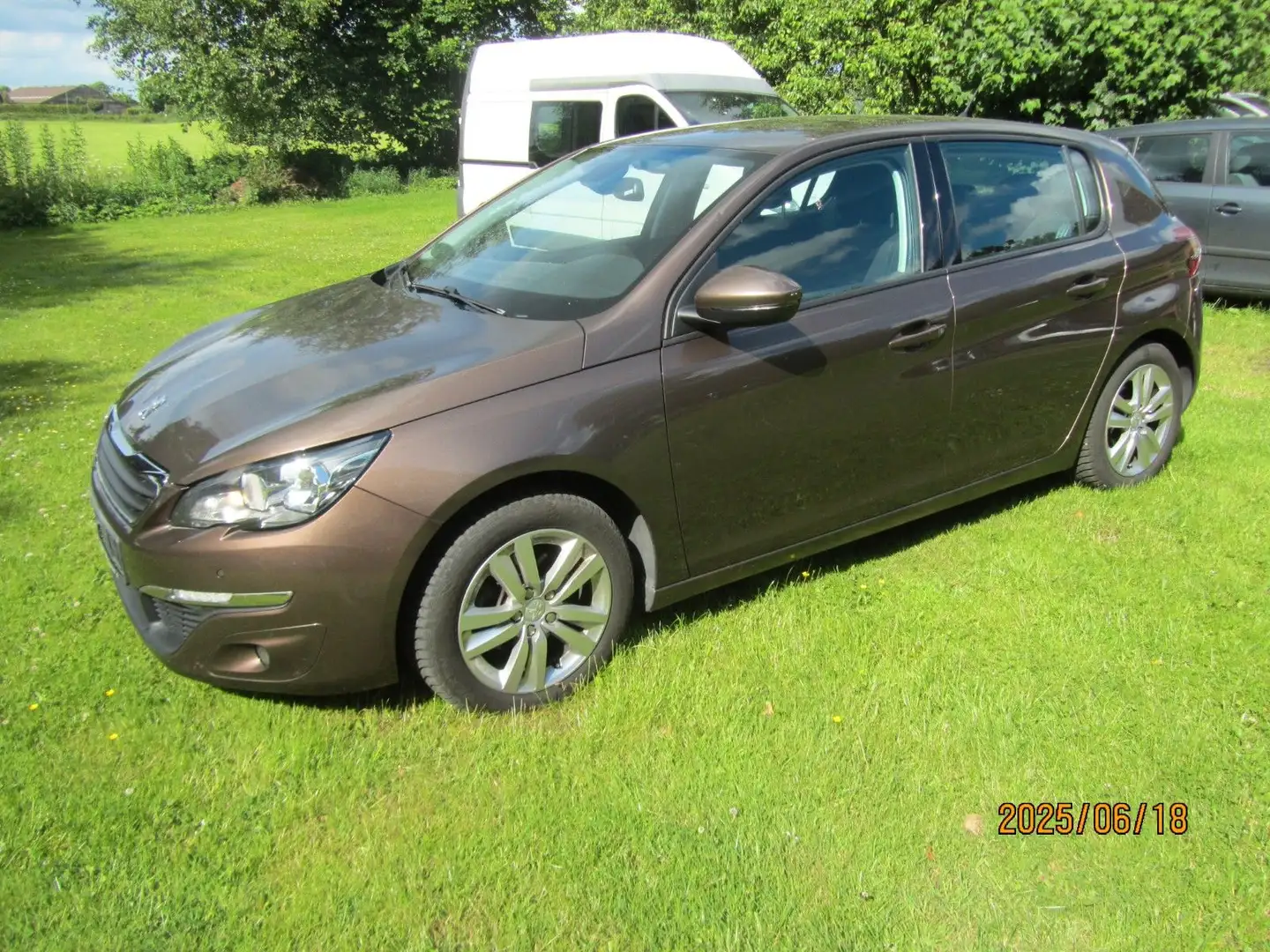 Peugeot 308 Active 1,6 Benzin Klima Shz Bluetooth Tempo Braun - 1