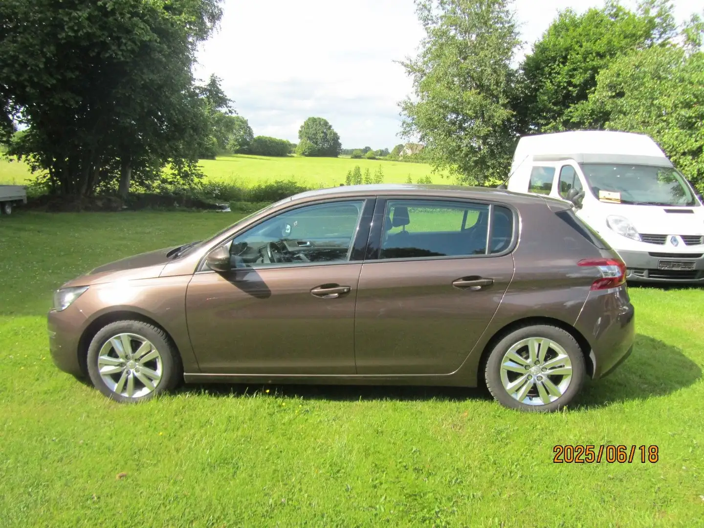 Peugeot 308 Active 1,6 Benzin Klima Shz Bluetooth Tempo Braun - 2