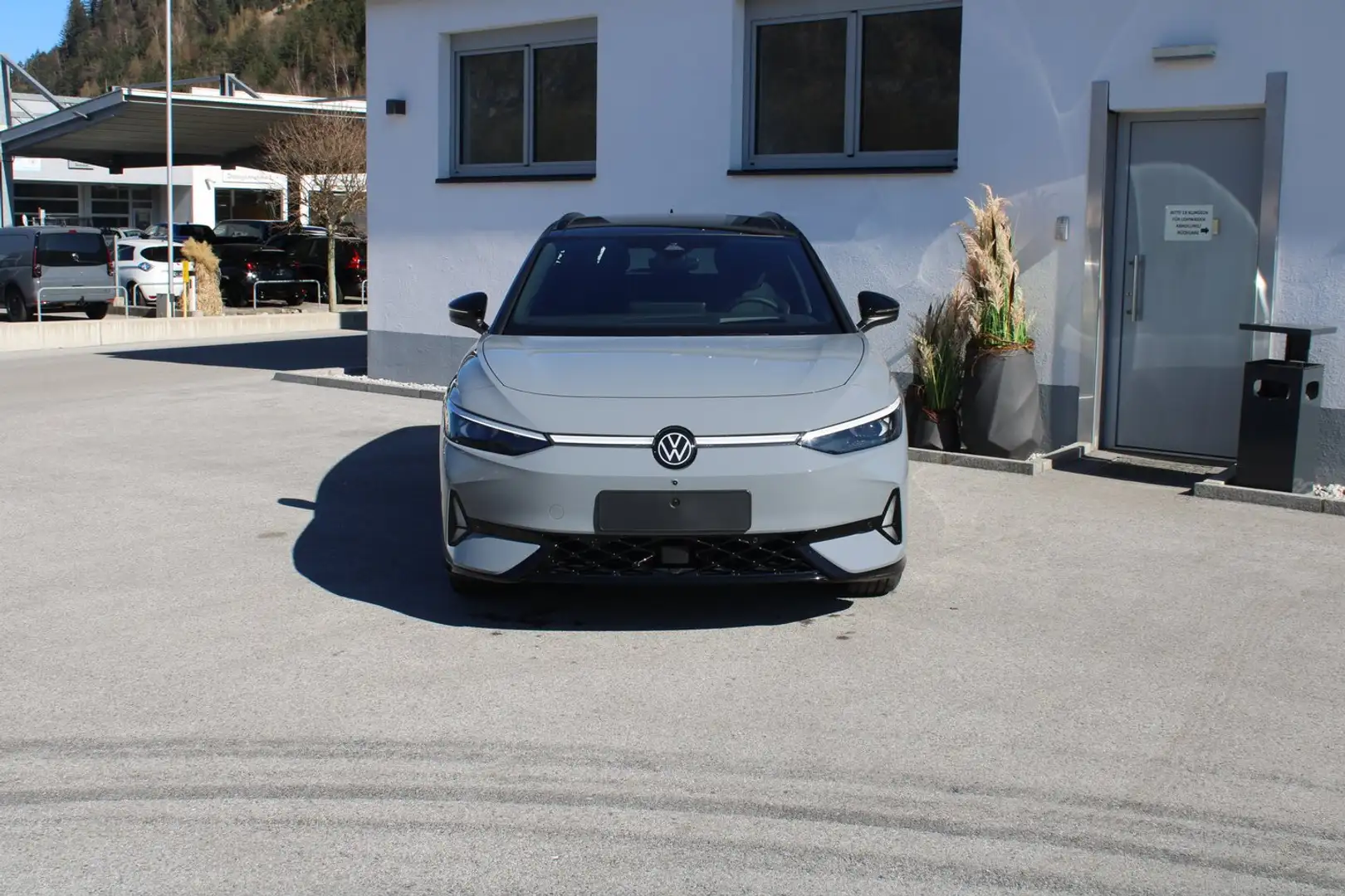 Volkswagen ID.7 Tourer GTX 4MOTION 250 kW Business Grau - 2