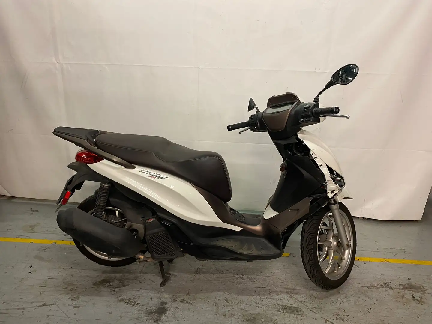 Piaggio Medley 150 - SOLO EXPORT Bianco - 1