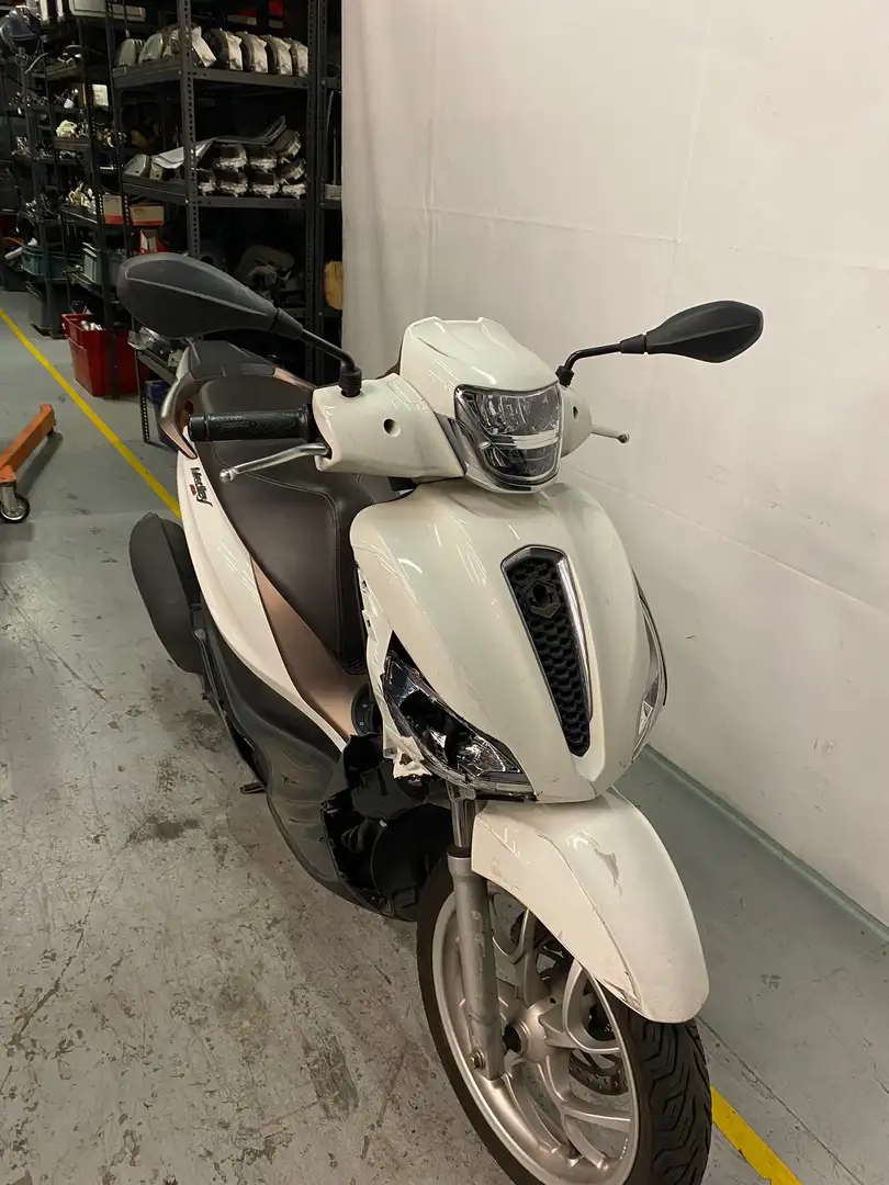 Piaggio Medley 150 - SOLO EXPORT Bianco - 2