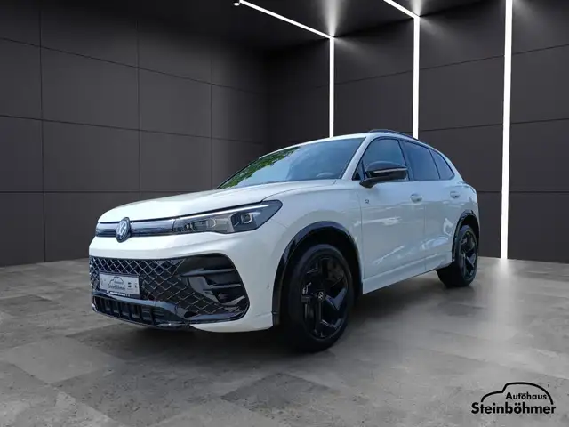Volkswagen Tiguan view 2