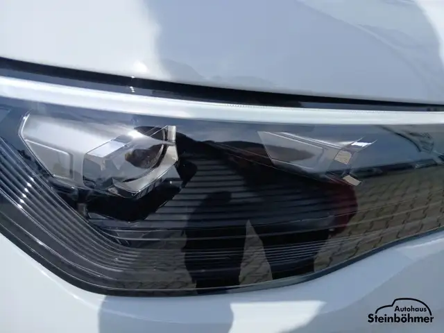 Volkswagen Tiguan view 12