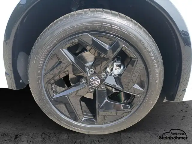 Volkswagen Tiguan view 13