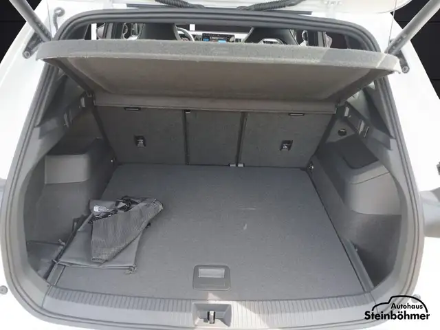 Volkswagen Tiguan view 6