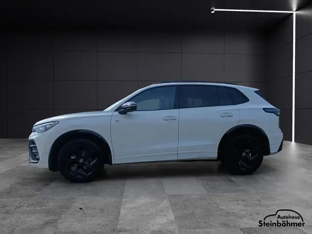 Volkswagen Tiguan view 3