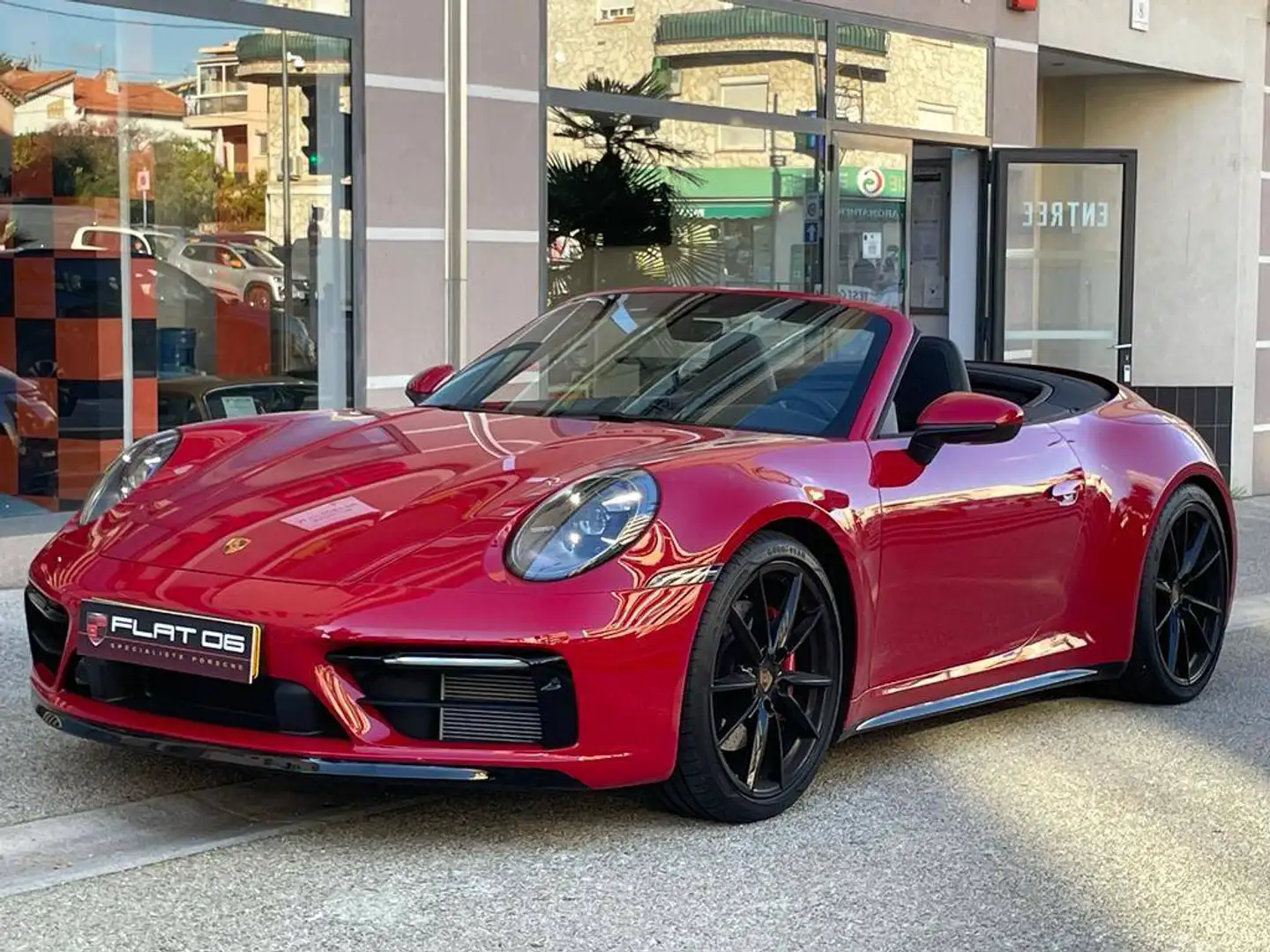 Porsche 911 992 Carrera 4 S Rood - 2