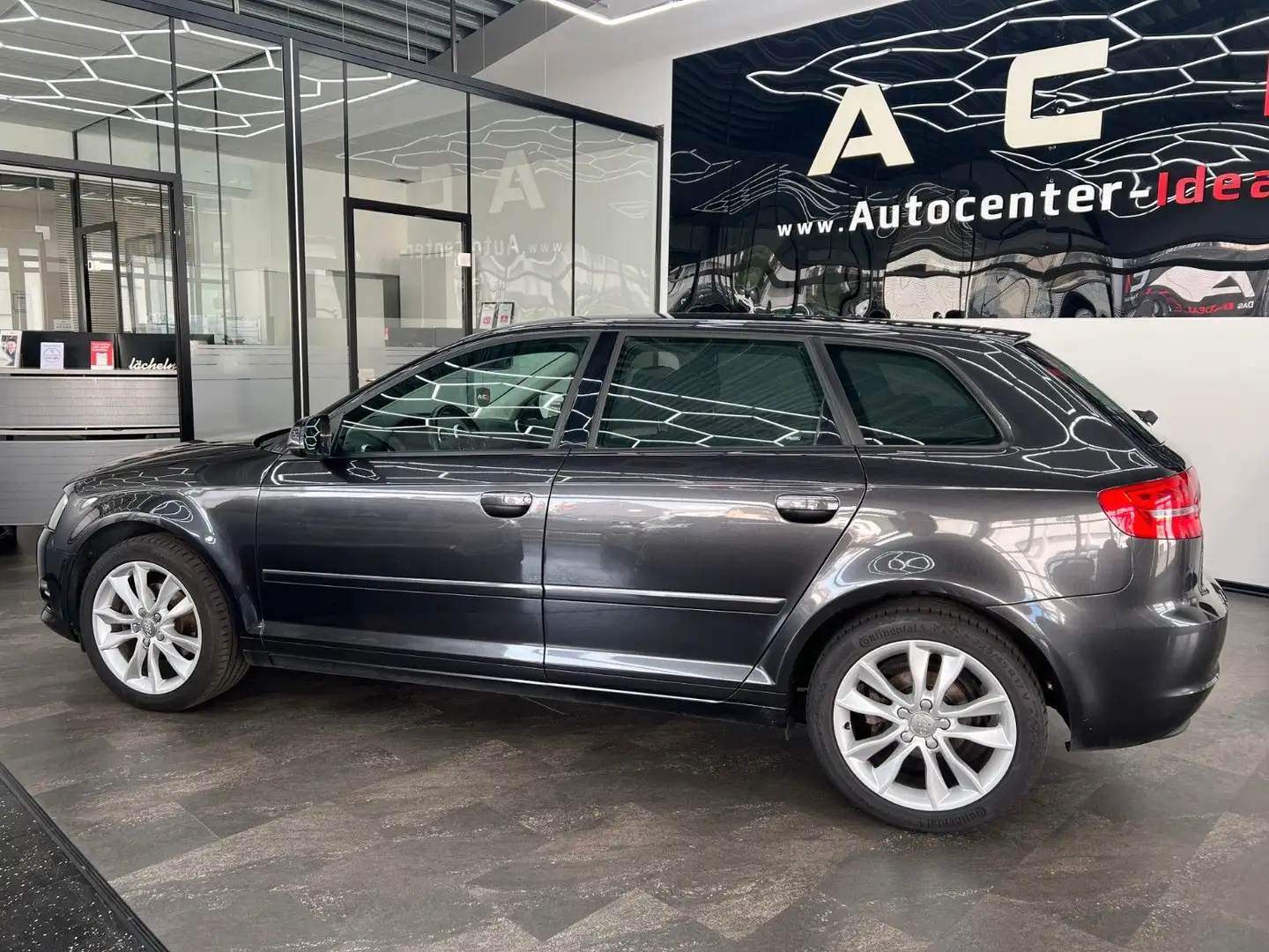 Audi A3 Sportback 1.4 TFSI Ambition, 1.H., Grau - 2