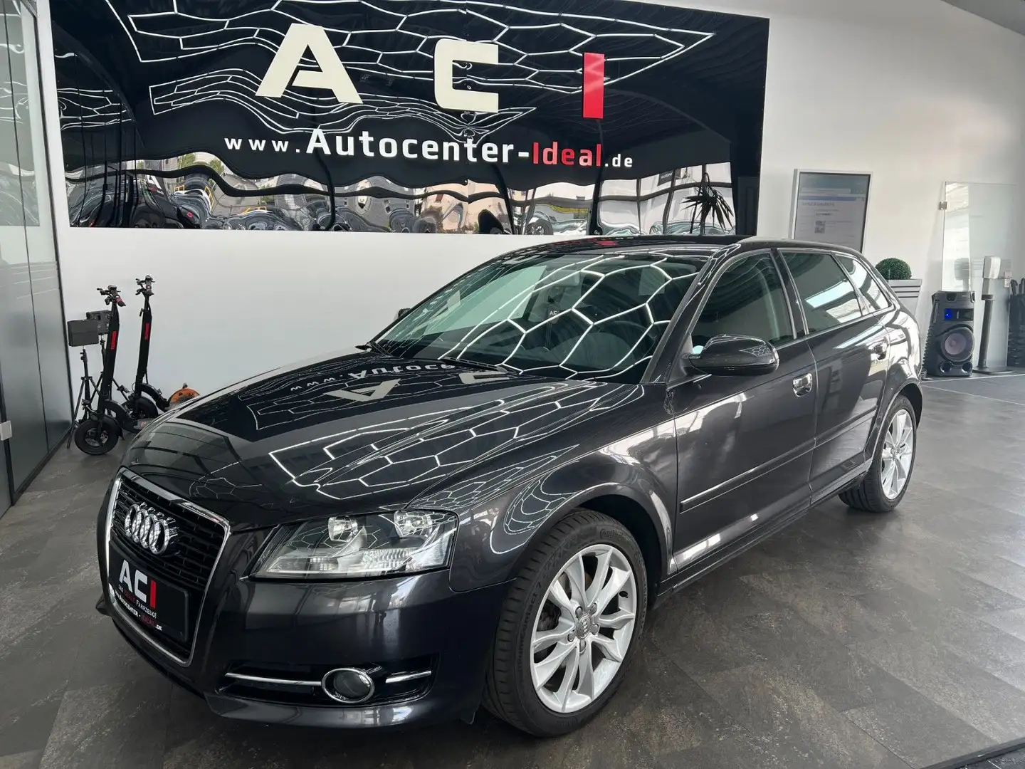 Audi A3 Sportback 1.4 TFSI Ambition, 1.H., Grau - 1